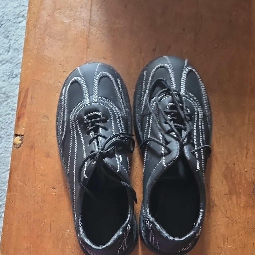 Black Low-Top Sneakers with Synthetic Mesh and Rubber Sole